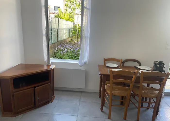 Maison Totalement Renovee La Rochelle (Charente-Maritime)
